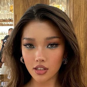Cameron Valentina image 10