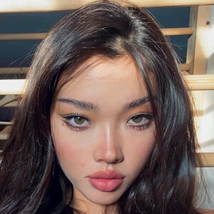 Cameron Valentina image 3