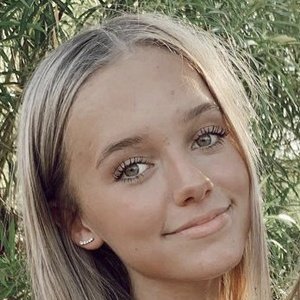 Capri Holland image 4