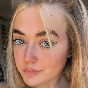 Cara Stewart image 3