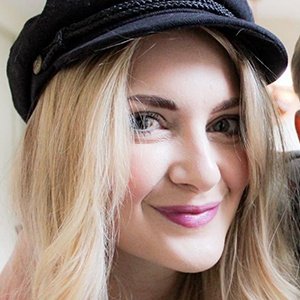 Cara Sutherland, 42 (Blogger)