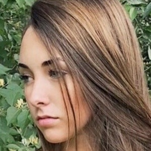 Carah Mcneely, 23 (TikTok Star)