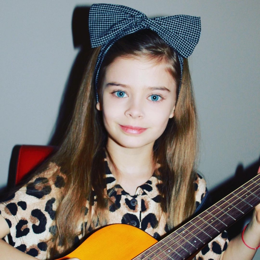 Carina Battrick image 2