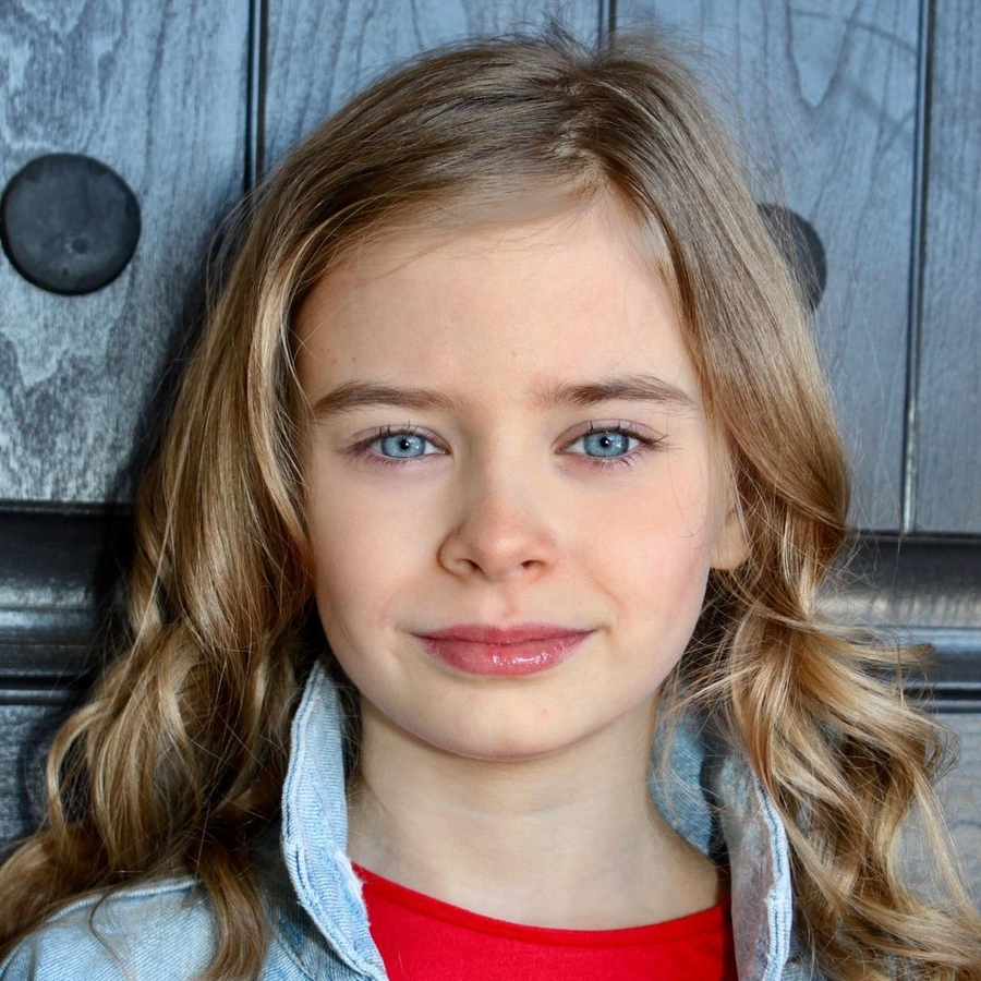 Carina Battrick image 3