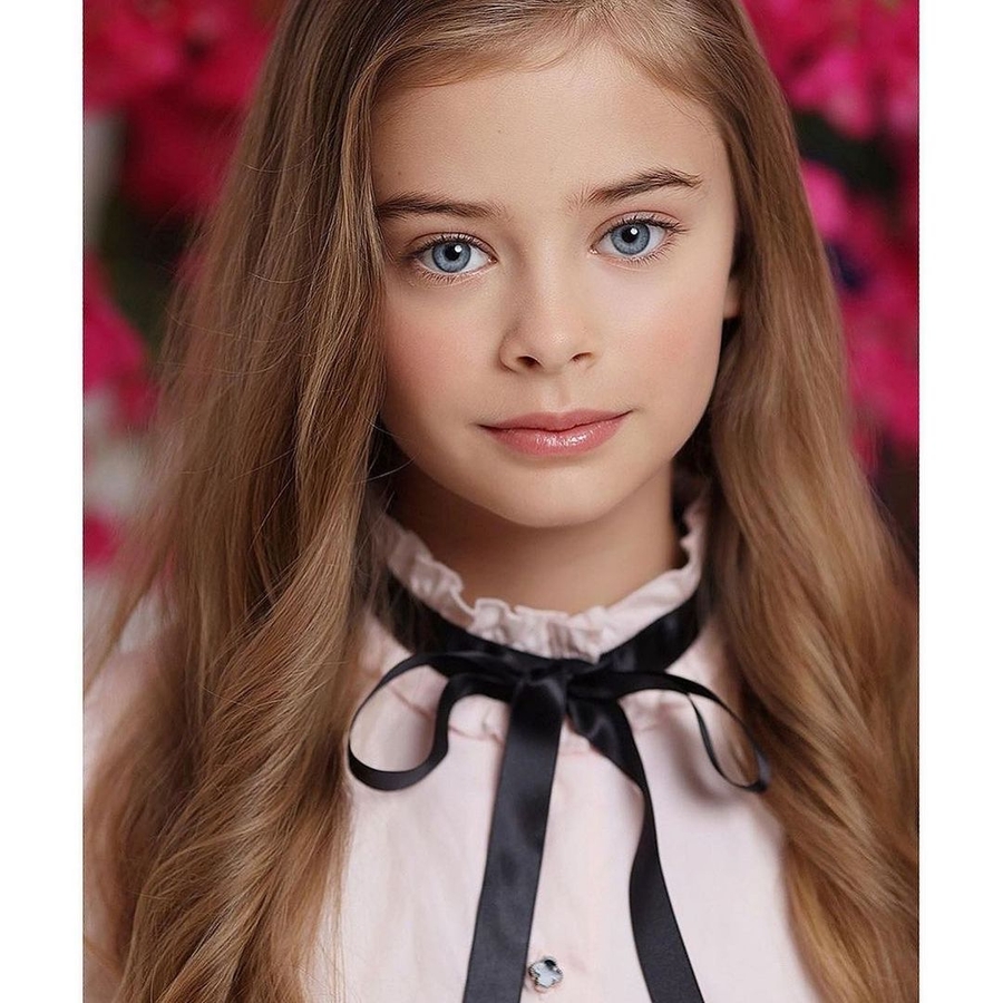 Carina Battrick image 4