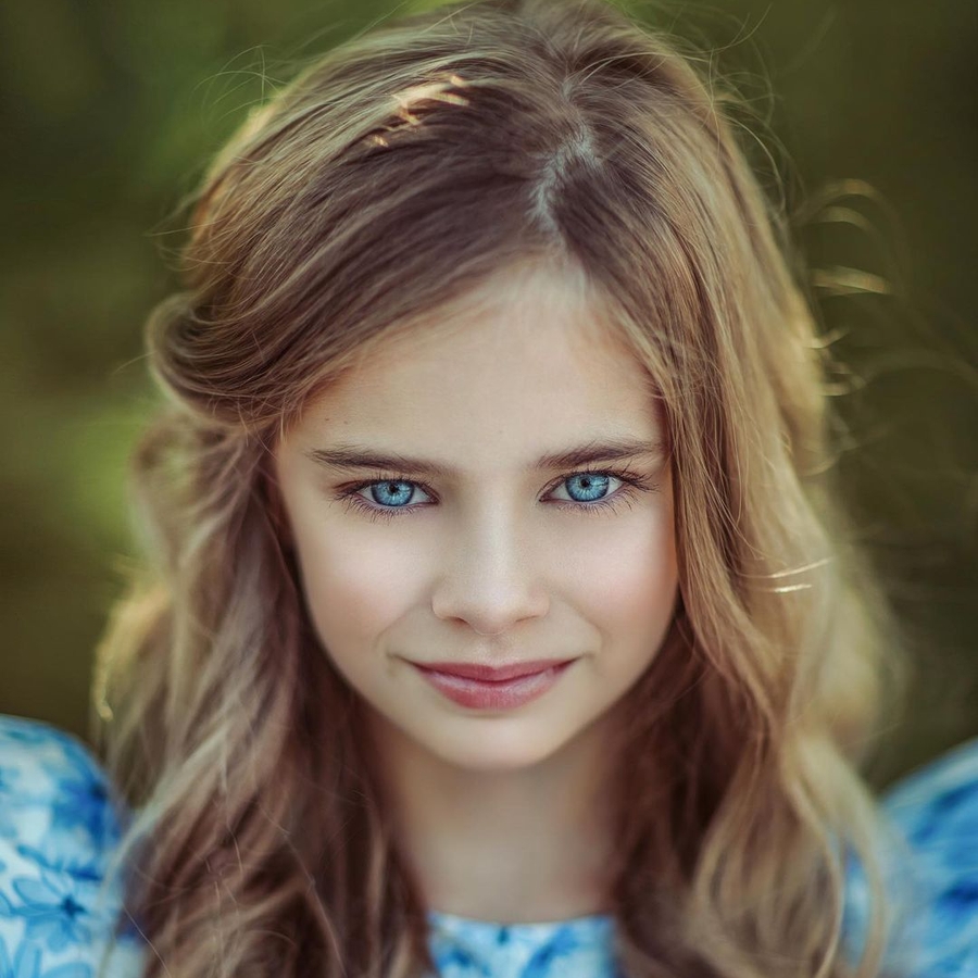 Carina Battrick image 6