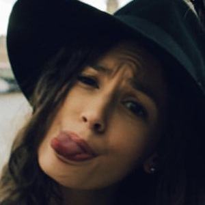 Carina Pinheiro, 31 (Instagram Star)