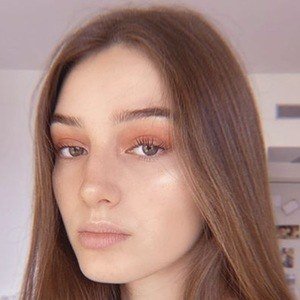 Carla Brocker, 22 (Instagram Star)