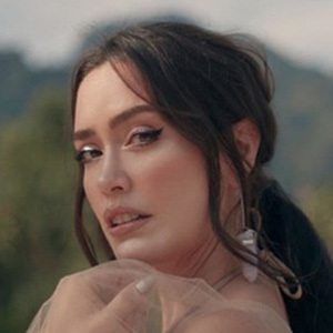 Carla Medina, 41 (Ведущий телешоу)