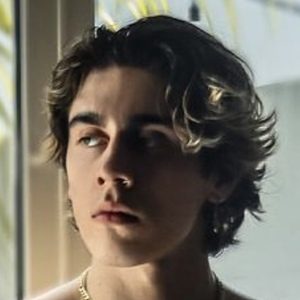 Carlos Belcast image 8