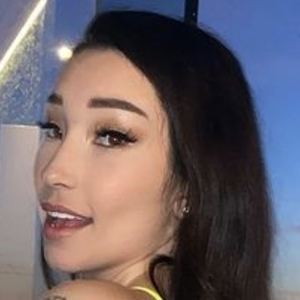 Carly Bel, 29 (Instagram明星)