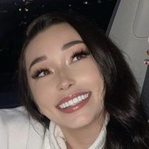 Carly Bel, 29 (Instagram明星)