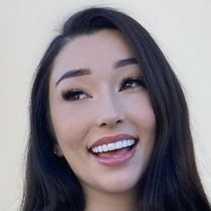 Carly Bel, 29 (Instagram明星)