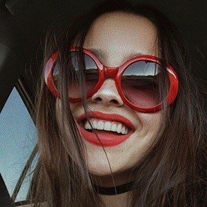 Carly Gibert, 24 (流行歌手)