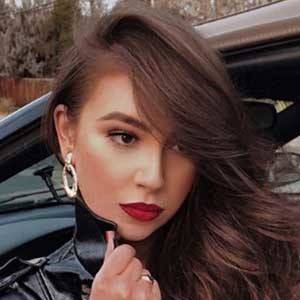 Carly Humbert, 32 (YouTube明星)