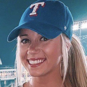 Carly Manning, 27 (啦啦队长)