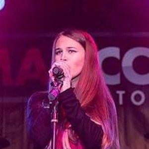 Carly Underwood, 25 (Cantante pop)