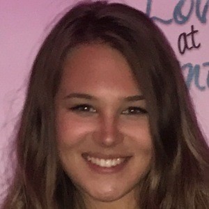 Carly Underwood, 25 (流行歌手)