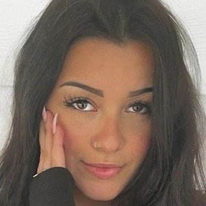 Carol Chaves image 7