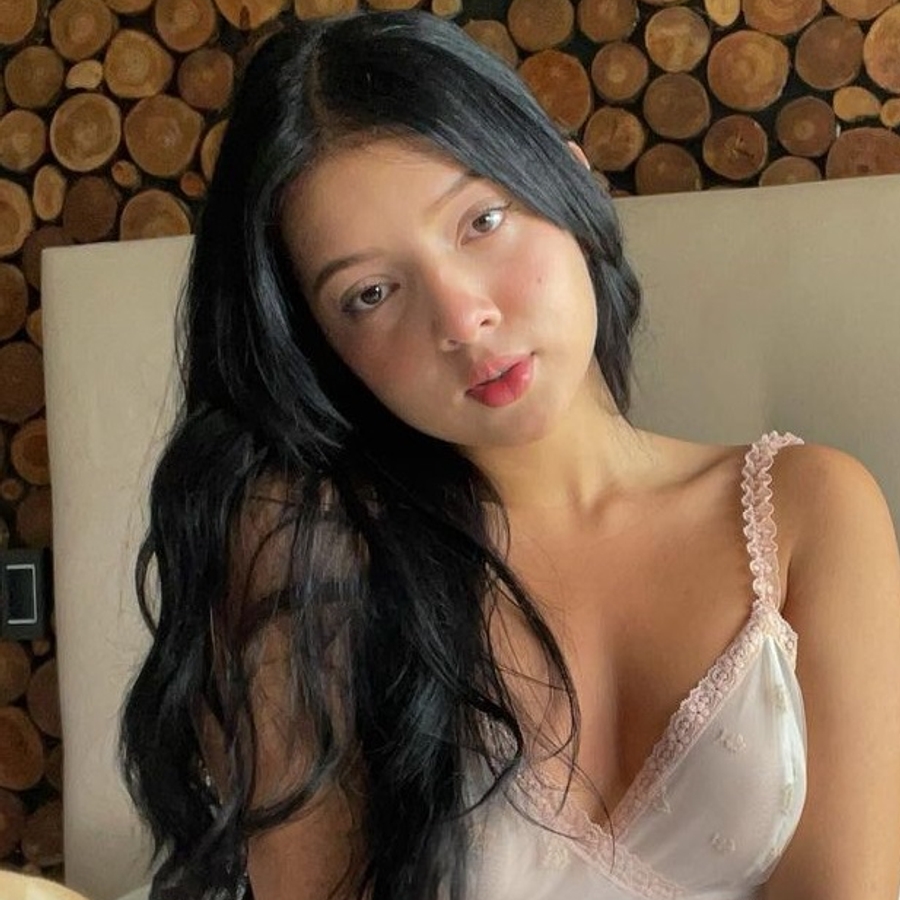 Carolina Bell, 26 (TikTok Star)