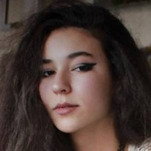 Carolina Rezende, 17 (電視女演員)