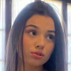 Carolina Silveti, 24 (TikTok Star)