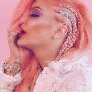 Caroline Burt image 4