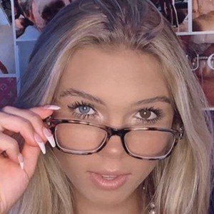 Caroline Gregory, 21 (TikTok Star)
