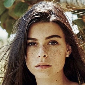 Caroline Mansillaa, 22 (Model)