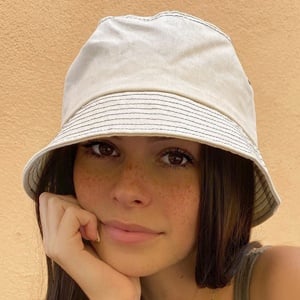 Caroline Mansillaa, 22 (Modèle)