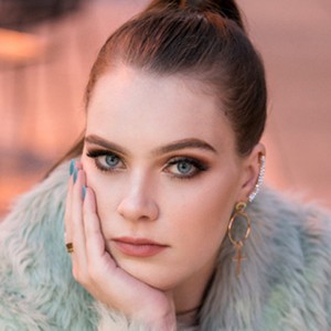 Caroline Roman, 24 (Popsänger)