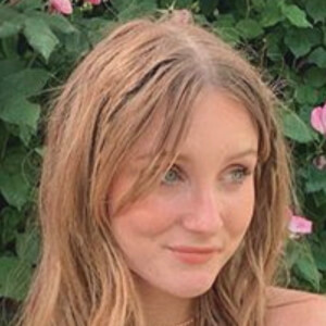 Caroline Tucker image 6