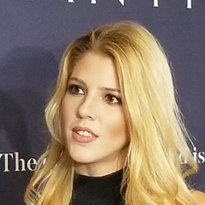 Carolyna Bauer, 34 (Blogger)