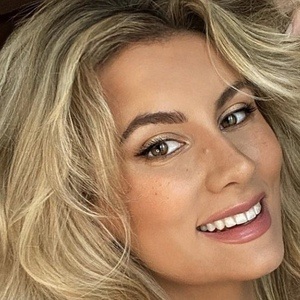 Cassandra Hendon, 29 (Ngôi sao Instagram)