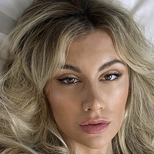 Cassandra Hendon, 29 (Instagram明星)