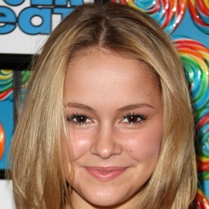 Cassi Thomson image 2