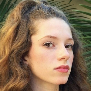 Catarina Estralioto, 23 (Pop Singer)