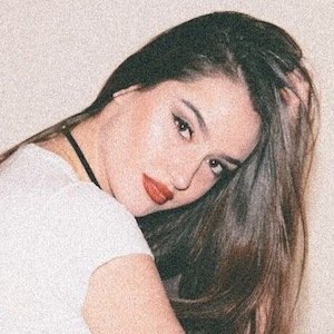 Catie Lee, 28 (流行歌手)