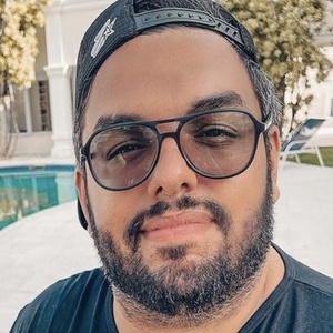 Cauê Garcia, 37 (Instagram Star)