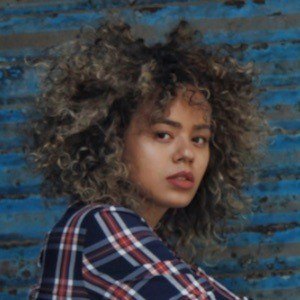 Celeste van Joost, 33 (Blogger)