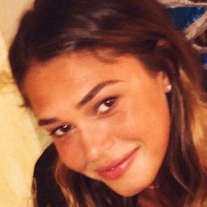 Celine Polenghi, 28 (Ca sĩ nhạc Pop)