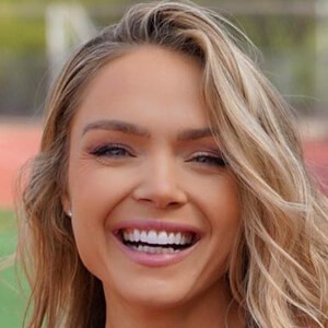 Chari Hawkins, 34 (Runner)