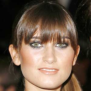 Charley Webb, 36 (Nữ diễn viên Opera)