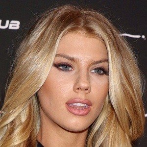 Charlotte McKinney, 32 (Modell)
