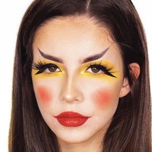 Charlotte Roberts, 22 (TikTok明星)