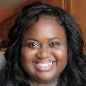 Charlotte Smythe, 34 (Blogger)