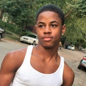 Chase Adams, 25 (Người chơi bóng rổ)