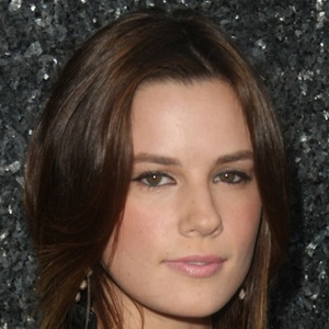 Chelsea Hobbs image 4