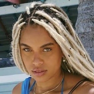 Chelsea Miller, 33 (唱片骑师)