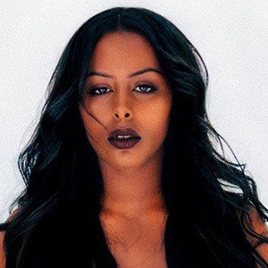 Cherrie Hersi, 34 (流行歌手)